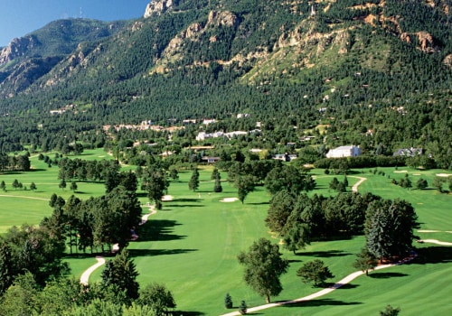 Experience Luxury Accommodations at the Broadmoor Country Club in Northwest Louisiana